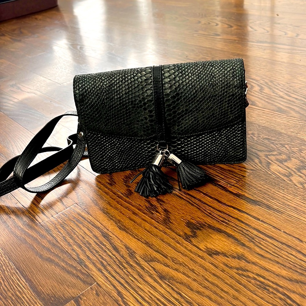 Treesje leather snake print multi compartment crossbody purse.Black & Dark Green